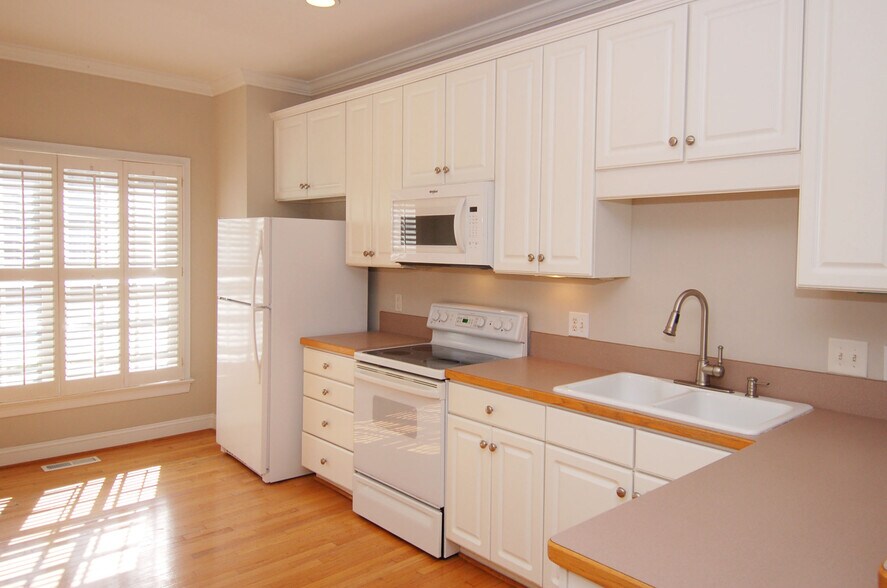 Building Photo - 1327 Cameron View Ct