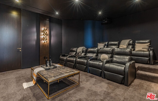Building Photo - 9364 Beverlycrest Dr