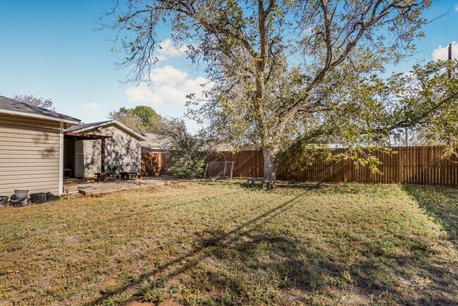 Building Photo - 1405 W Tennessee Ave