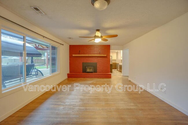 Building Photo - 3211 NE 62nd Ave