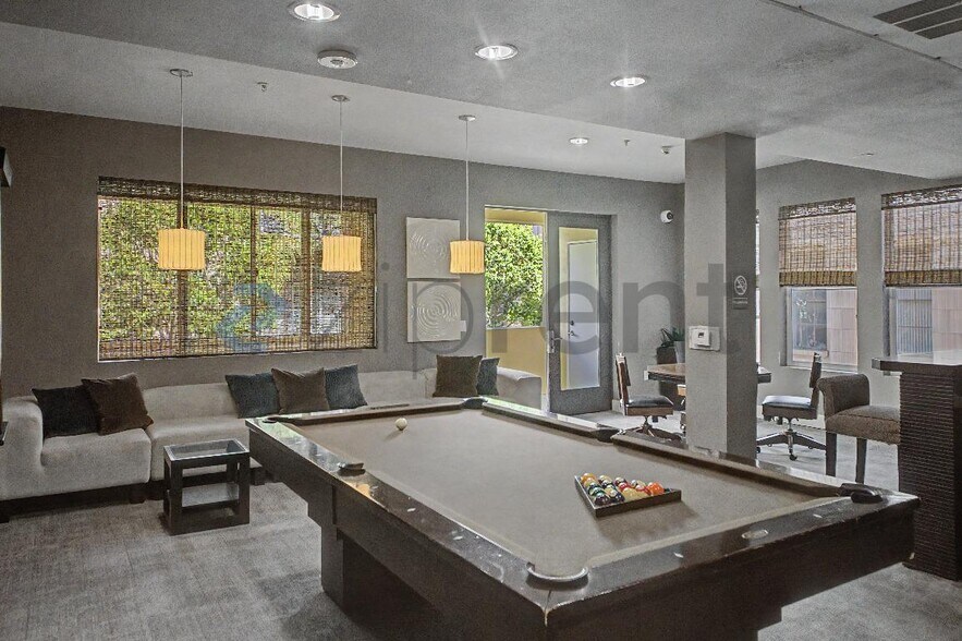 Building Photo - Unit 407