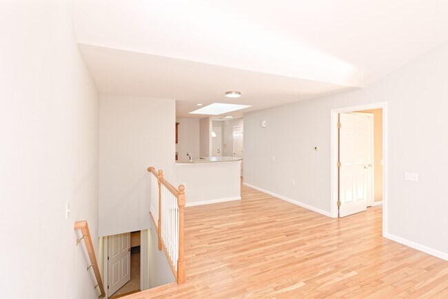 Building Photo - 21 Surrey Dr
