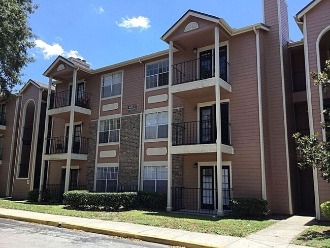 Building Photo - 2550 N Alafaya Trail