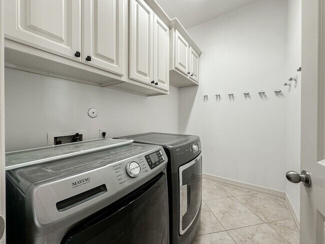 Building Photo - 14 Spincaster Drive