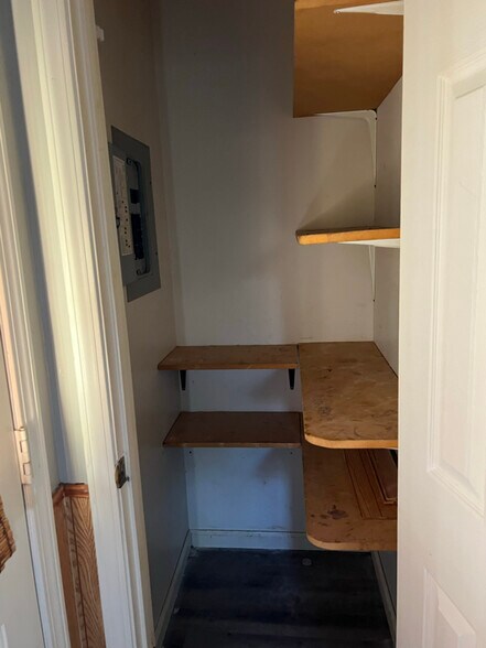 Building Photo - 109 S 6th St