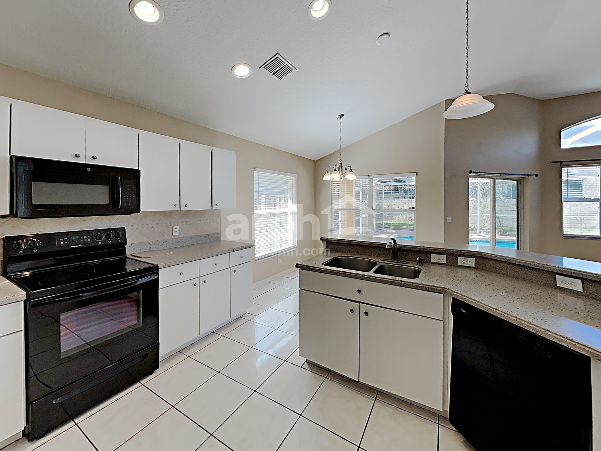 Building Photo - 16502 Lake Heather Dr