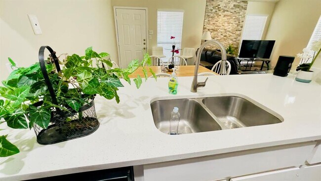 Building Photo - 2902 Cole St