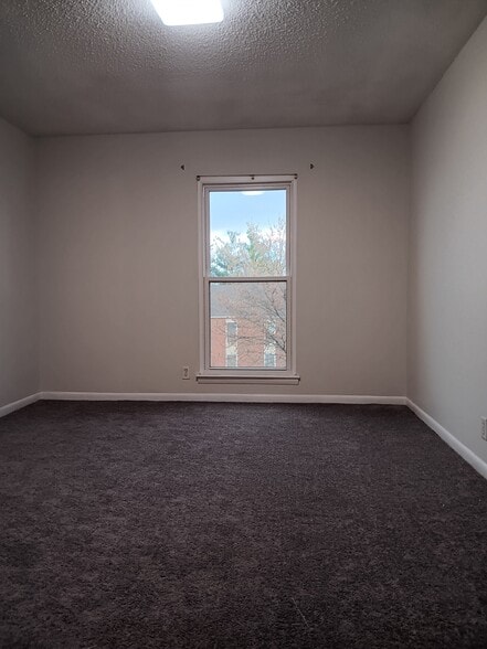 Building Photo - 515 Basswood Ave