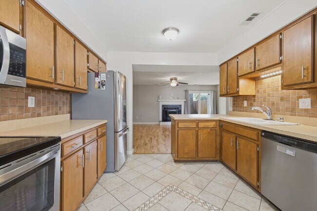 Building Photo - 5475 Davis Way