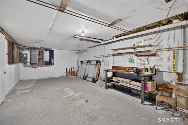 Building Photo - 698 Leetes Island Rd
