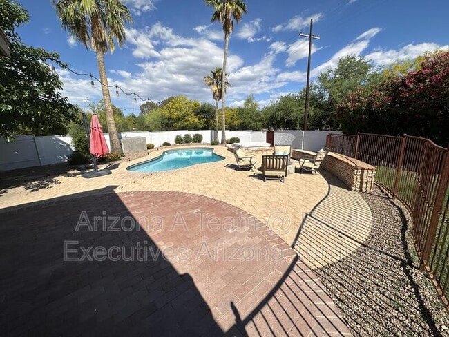 Building Photo - 7740 E Manor Pl