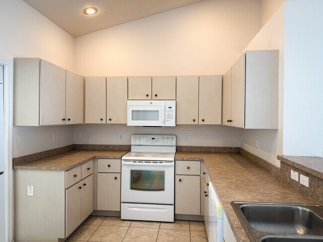 Building Photo - 87 Pine Crse Dr