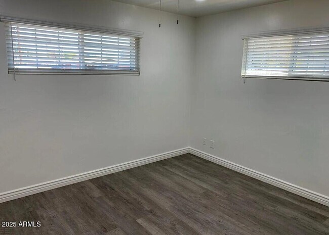Building Photo - 2125 W Verde Ln