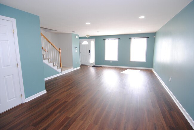Building Photo - 31 Overlook Cir