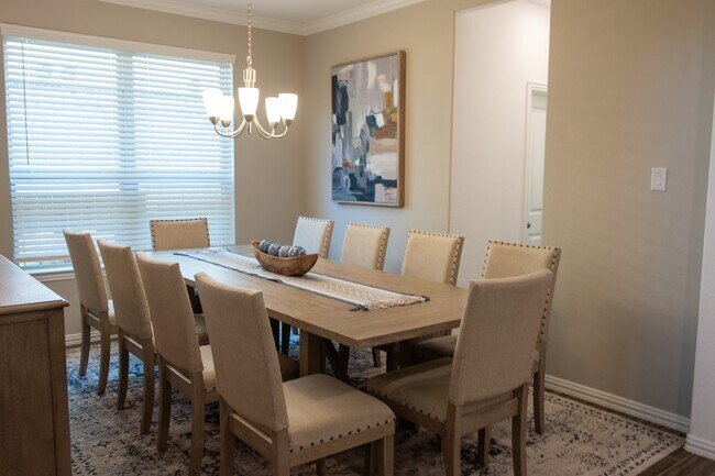 Building Photo - 246 Crest Sights Dr