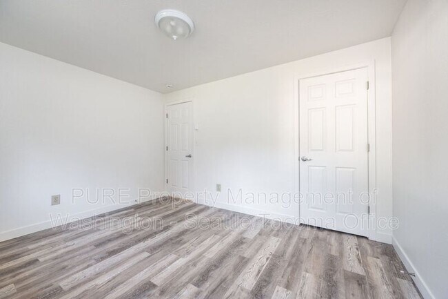 Building Photo - 6417 151st St NW