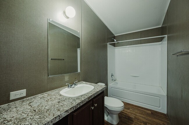 Building Photo - 2423 N Redondo Ave