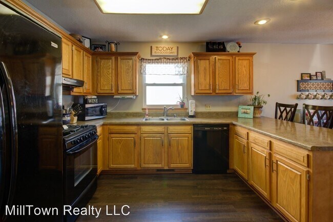 Building Photo - 3 br, 2.5 bath House - 234 Melrose Dr