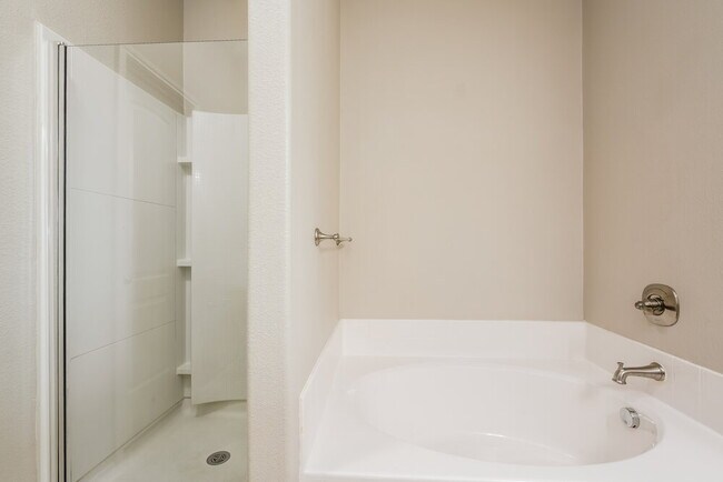 Building Photo - 2120 Foxglove Ct