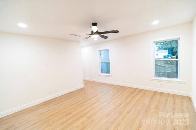 Building Photo - 3501 Eastway Dr