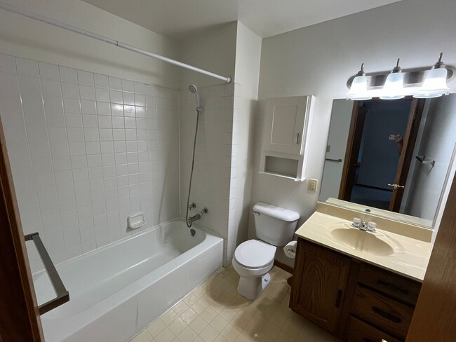Building Photo - Ambassador 1 Bed 1 Bath