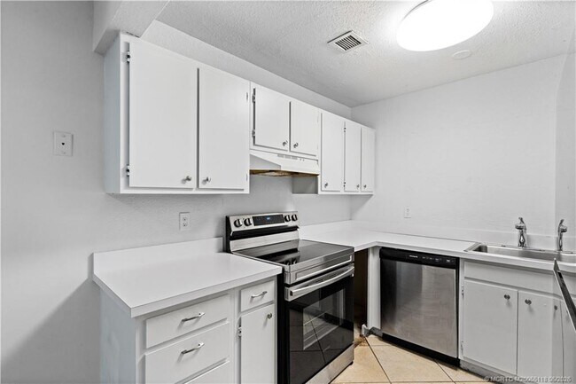 Building Photo - 2118 SE Edler Dr