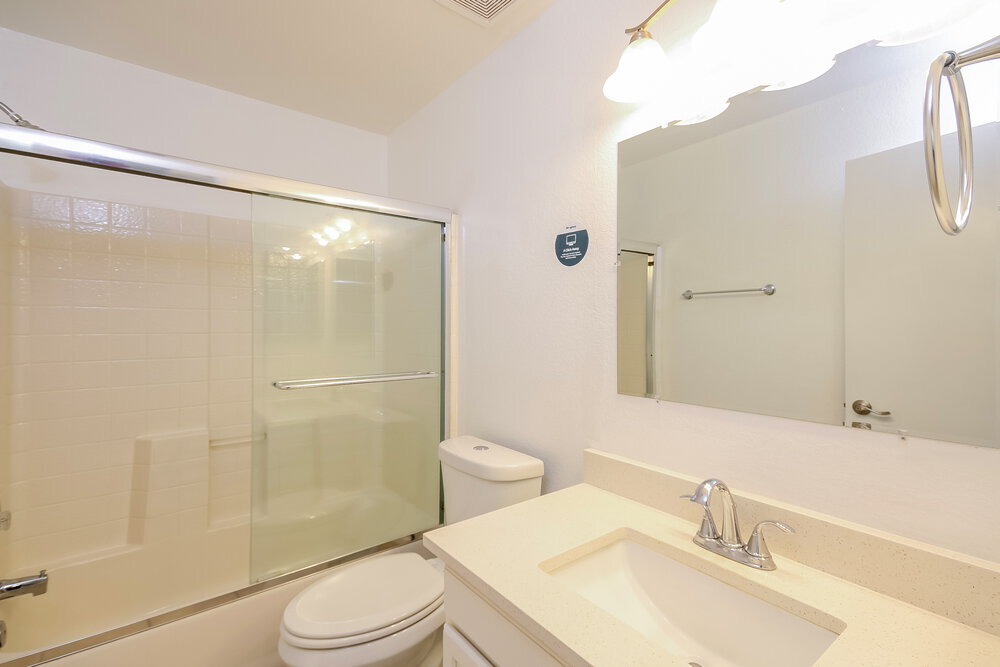 Building Photo - 15550 N Naegel Dr