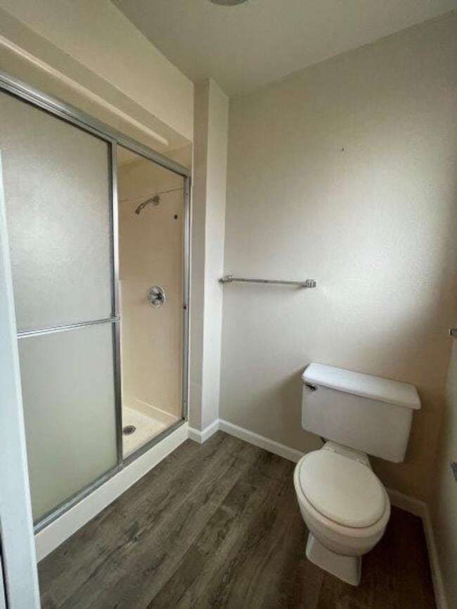 Building Photo - Desired Greenhaven 4 Bedroom