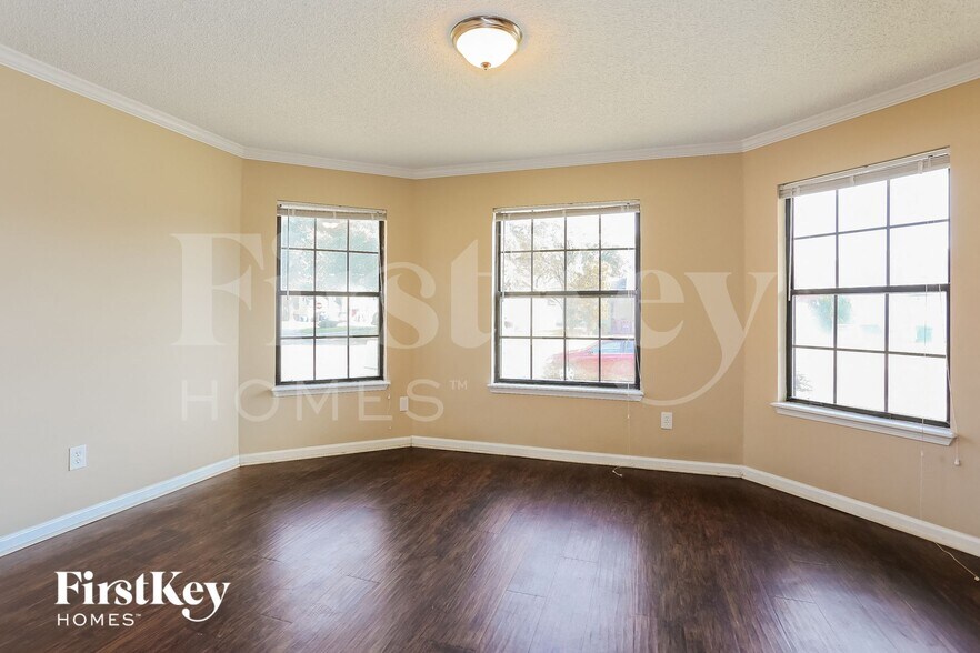 Building Photo - 11338 Island Shore Dr W