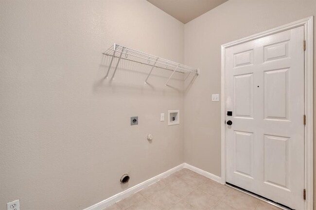 Building Photo - 211 Hanstrom Dr