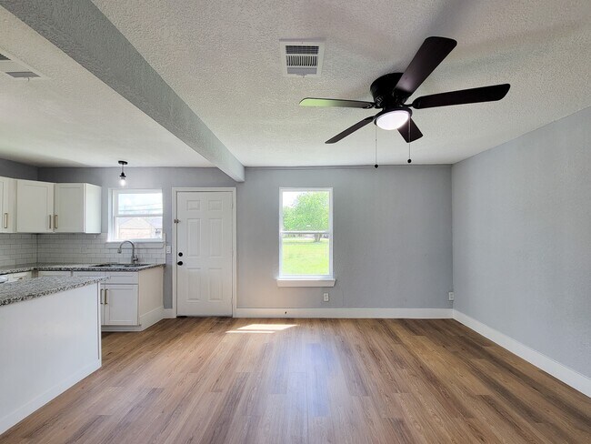 Building Photo - 4538 Clover St