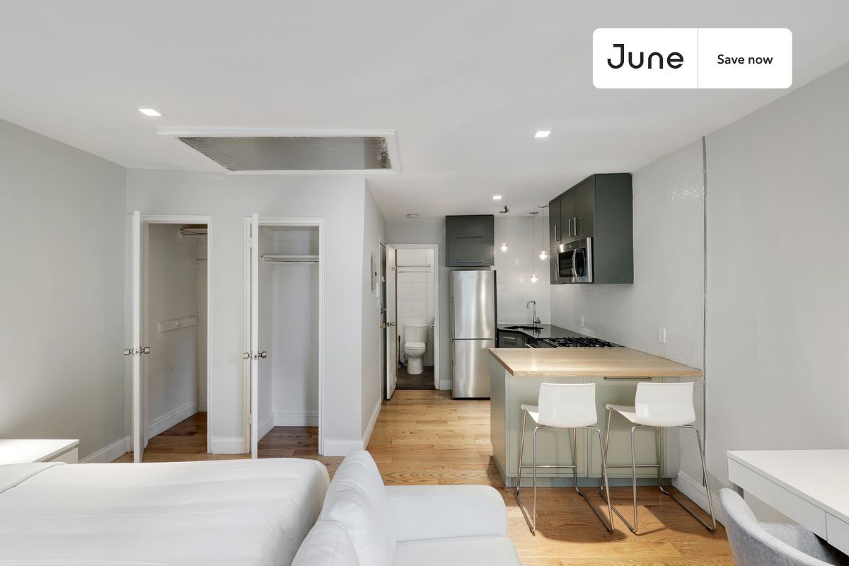 Building Photo - 491 W 22nd St