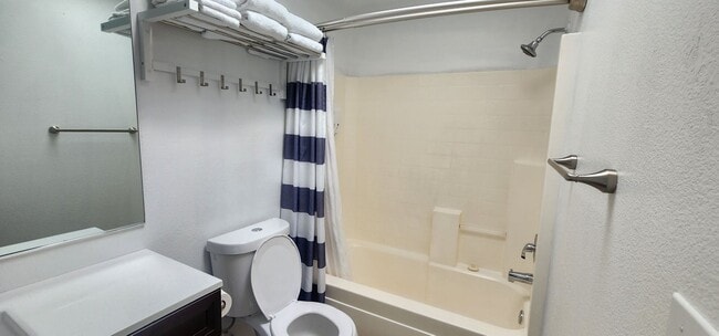 Building Photo - 4190 Hillside Ct