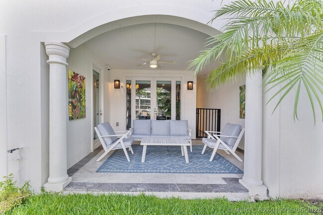 Building Photo - 57 Isle of Venice Dr