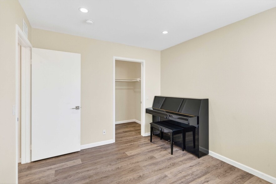 Building Photo - 19539 Shadow Springs Way