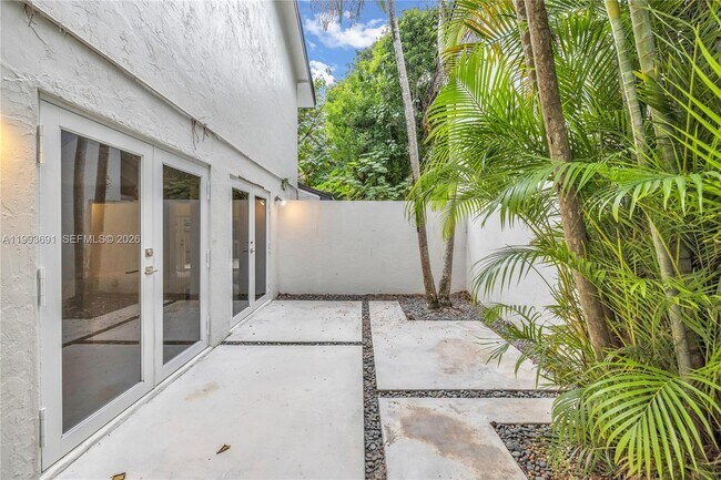 Building Photo - 3056 Shipping Ave