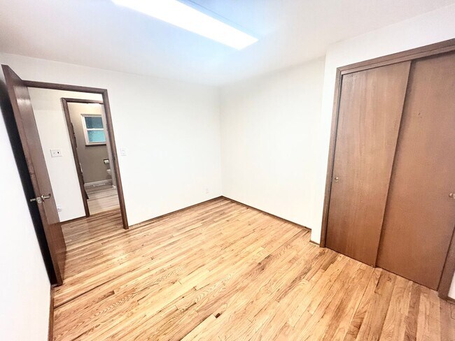 Building Photo - Beautiful Garden Entrance 4 bedroom home in Seattle, minutes away from major highways.