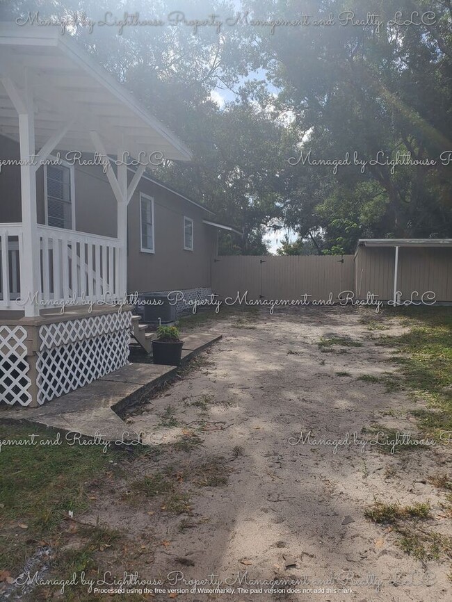 Building Photo - Spacious 2 Bed/2 Bath Home with HUGE Fence...