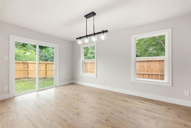 Building Photo - 90 W High Oaks Cir