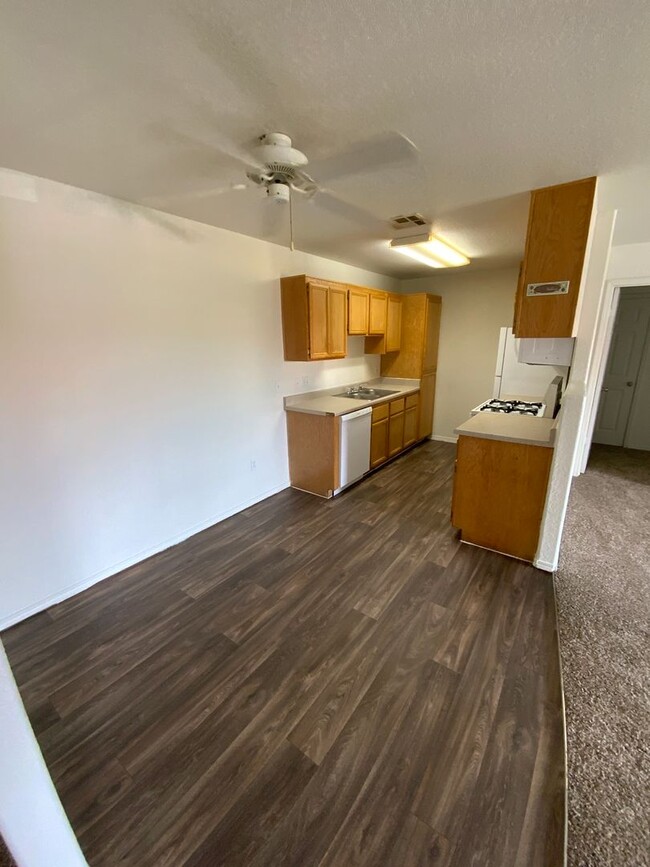 Building Photo - NE GATED COMM & POOL-2BEDROOM 2BATHROOM WI...