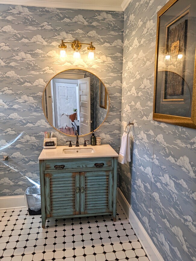 Building Photo - 1084 Kirkwood Ave SE