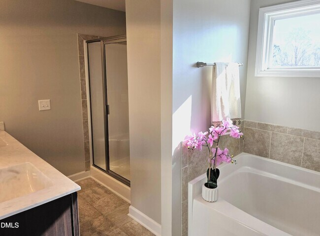 Building Photo - 281 E Webber Ln