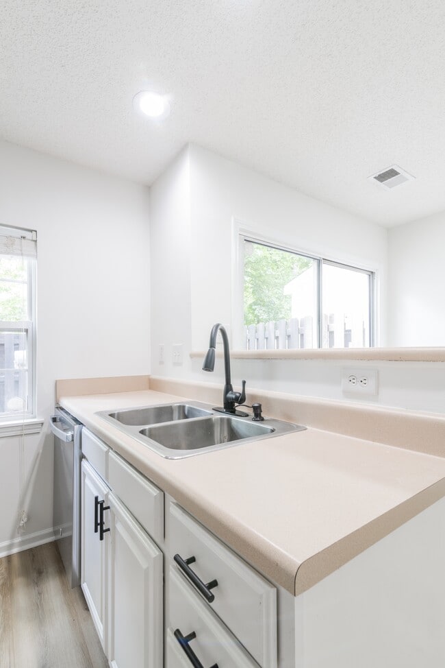 Building Photo - 1766 Forest Side Ln