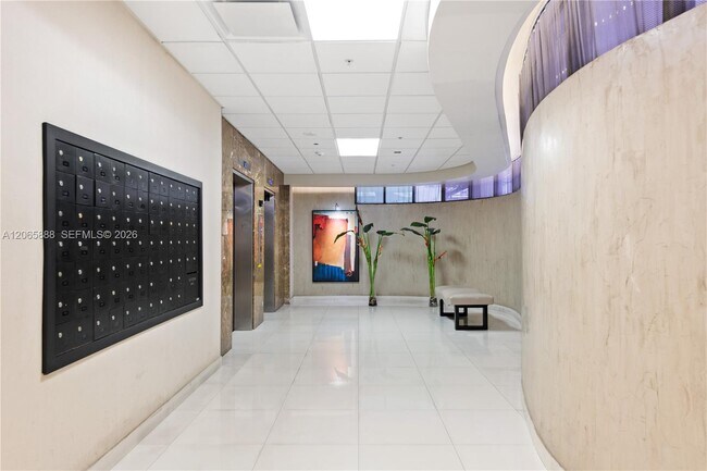 Building Photo - 1621 Collins Ave