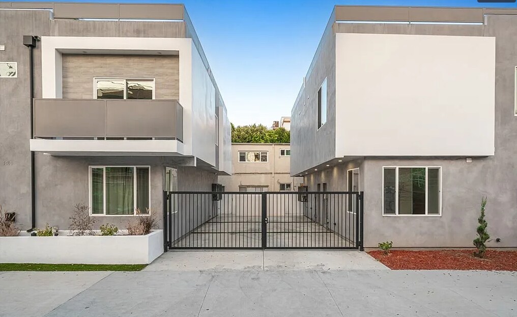 Building Photo - 10857 Morrison St