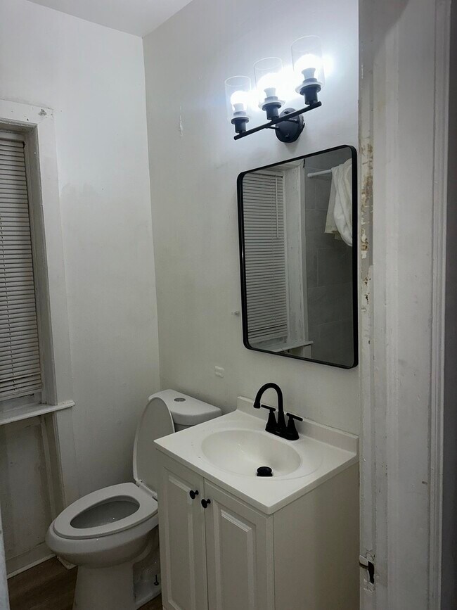 Building Photo - 8017 S St Lawrence Ave