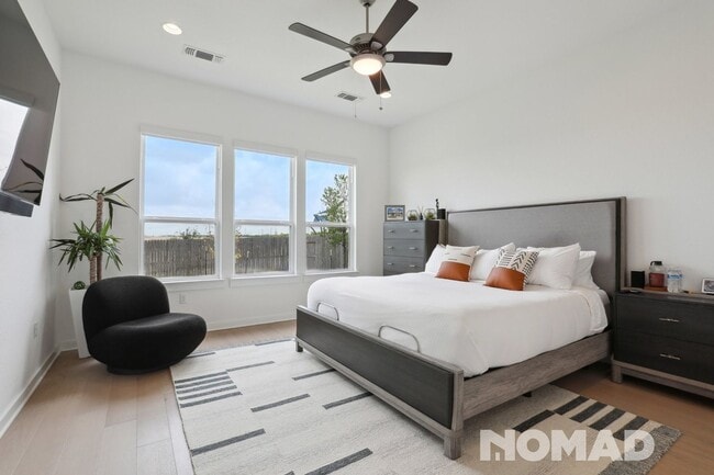 Building Photo - Spacious 5BR House in Buda