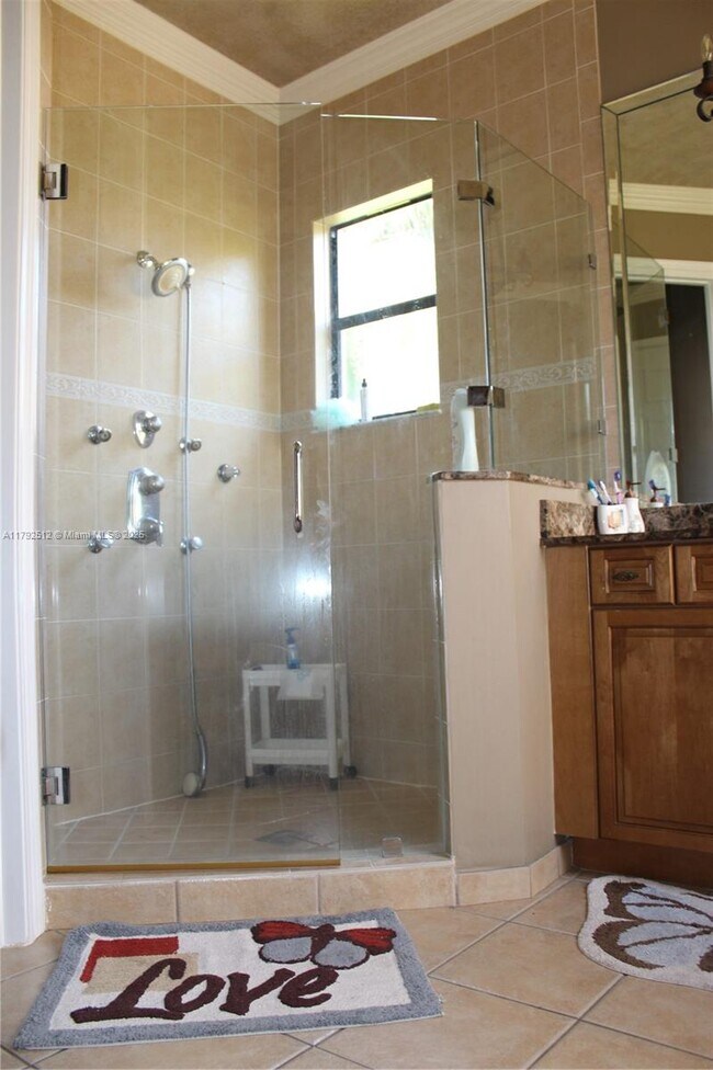 Building Photo - 3501 Collonade Dr