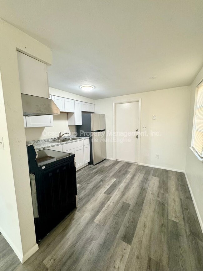 Building Photo - 10179 106th Ave N