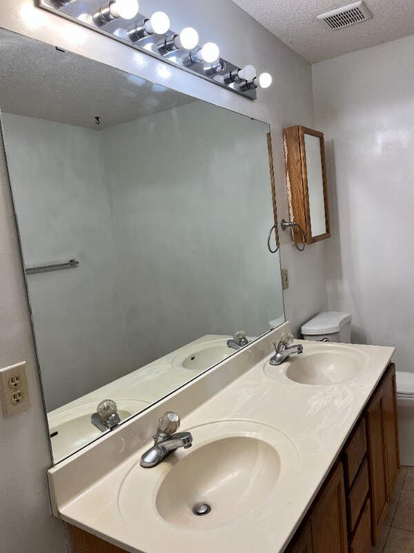 Building Photo - 665 Woodduck Dr